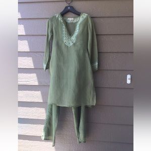 Island shop dress Embroidered Kurta and Pant ( two piece), Size 4